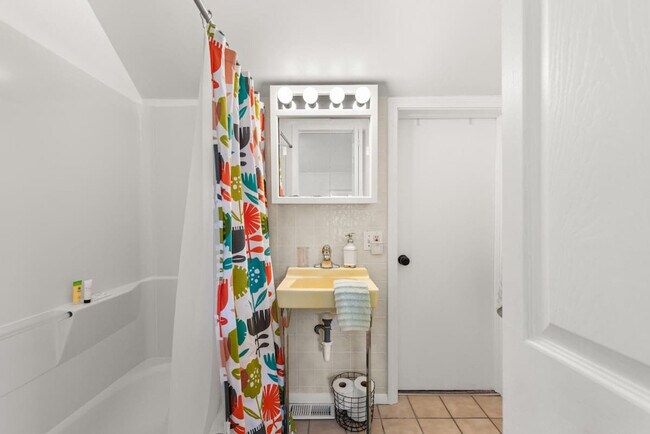 Building Photo - 3175 Rocky River Dr