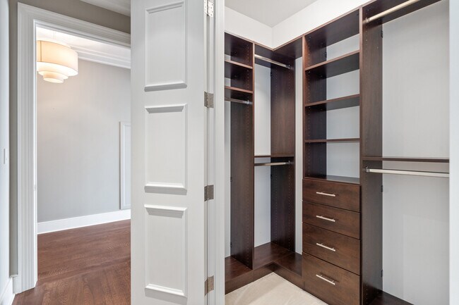 Building Photo - 118 E Erie St