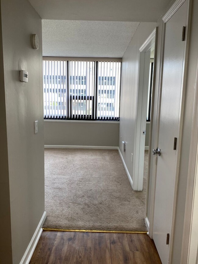 Building Photo - wh512