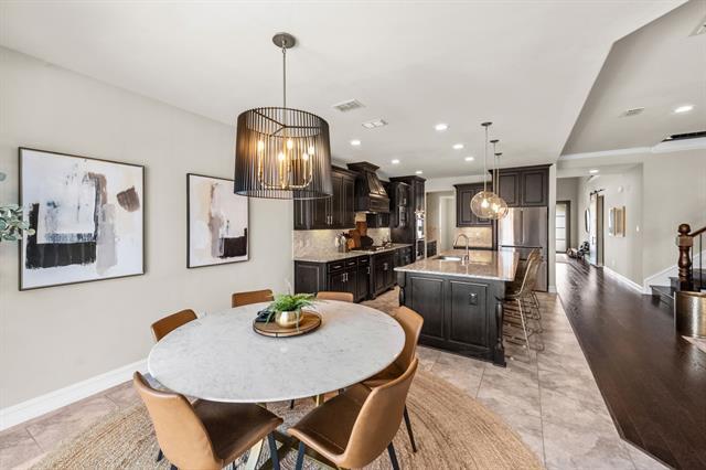 Building Photo - 2881 Redfern Dr