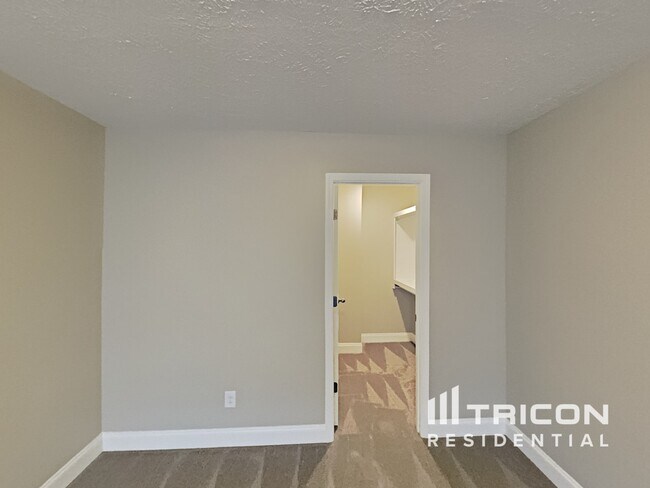 Building Photo - 642 Berry Circle Springfield TN