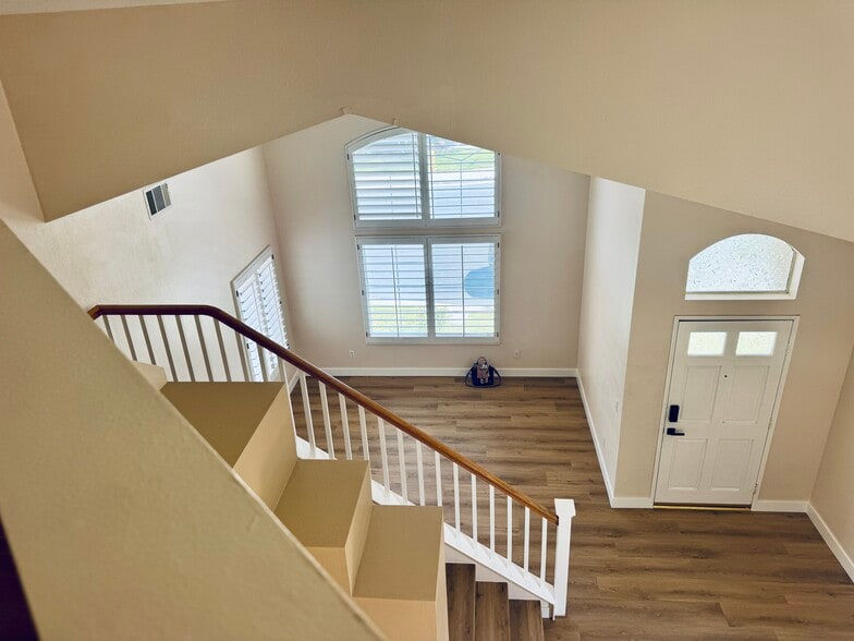 VEnsuiteiew from upstairs foyer - 2834 Rolling Meadow Dr