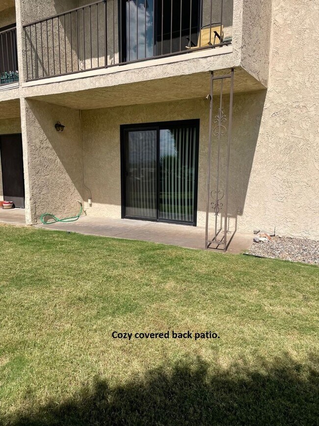 Building Photo - Move in ready condo, ground floor and includes utilities.