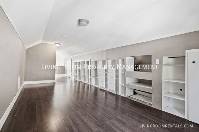 Building Photo - 2614 NE 33rd Ave
