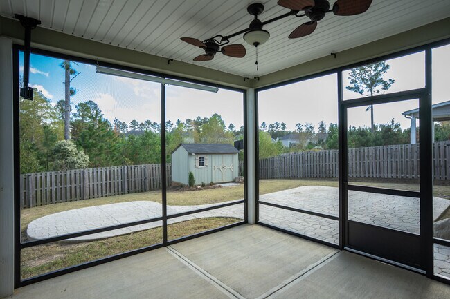 Building Photo - 657 Tree Top Trl