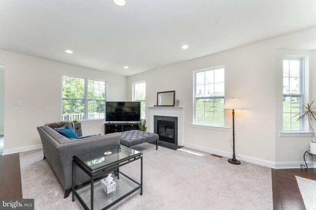 Building Photo - 148 Woodwinds Dr