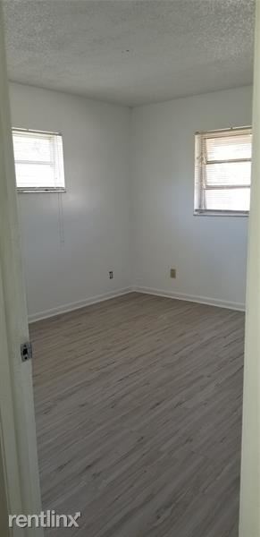 Building Photo - 2 br, 1 bath  - 4235 SW 62nd Ave