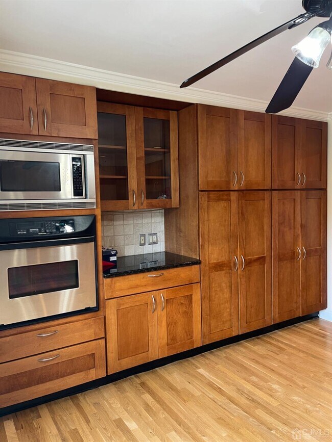 Building Photo - 3601 N Oaks Blvd