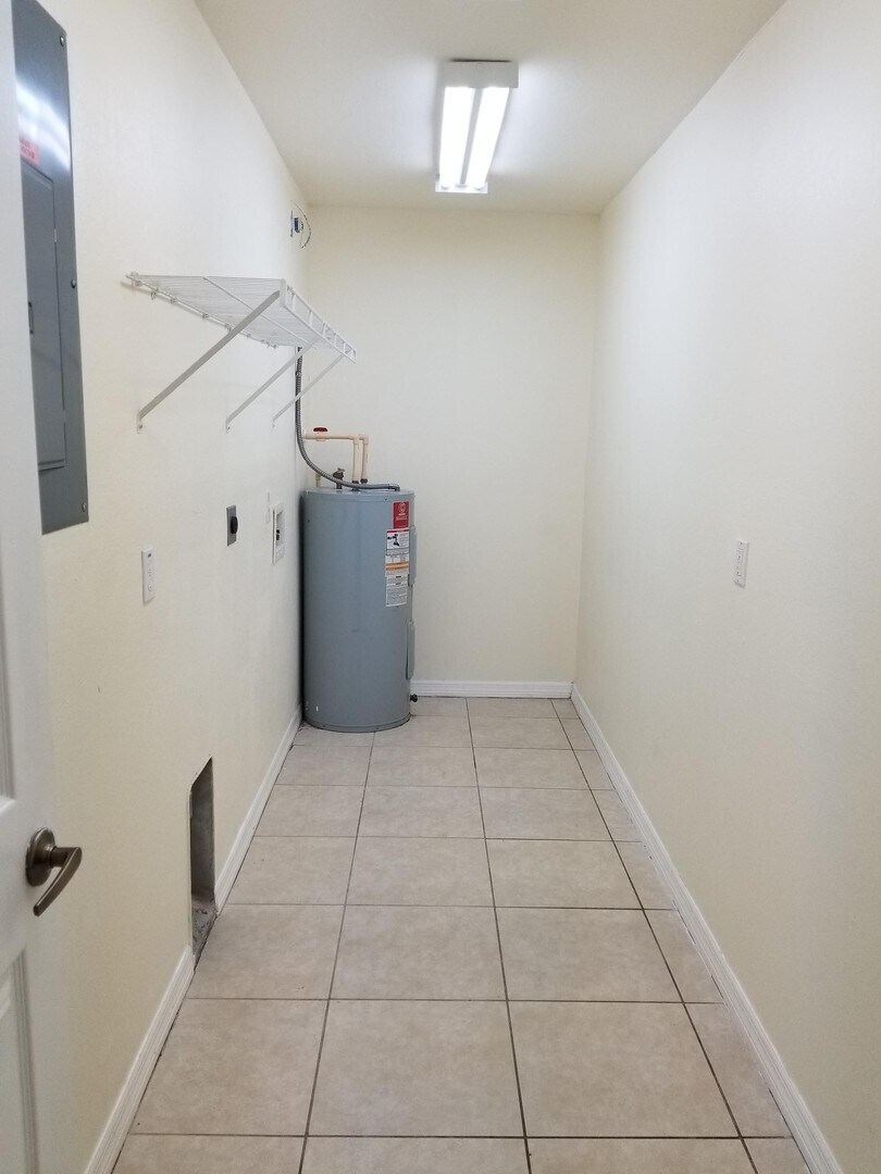 Building Photo - 4616-4618 24th St Sw