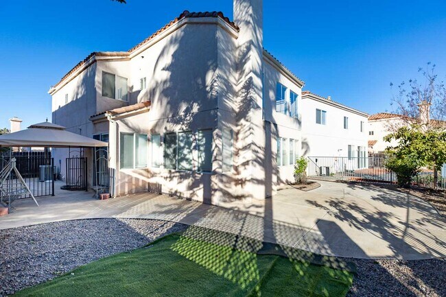 Building Photo - 3 bed, 2.5 bath DETACHED home in SCRIPPS RANCH