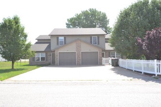 Building Photo - 1900 Salter Pl