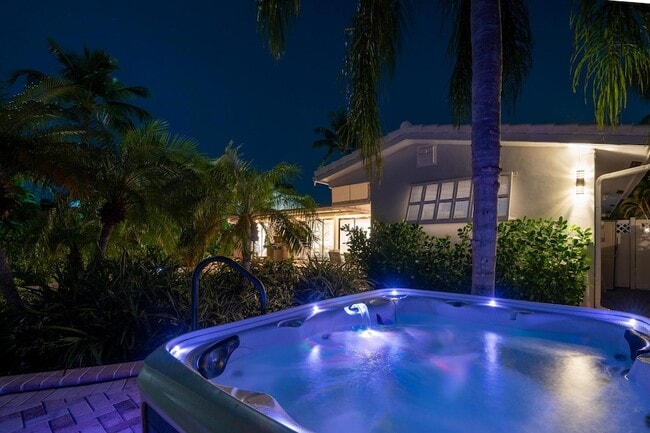 Building Photo - 2531 NE 47th St