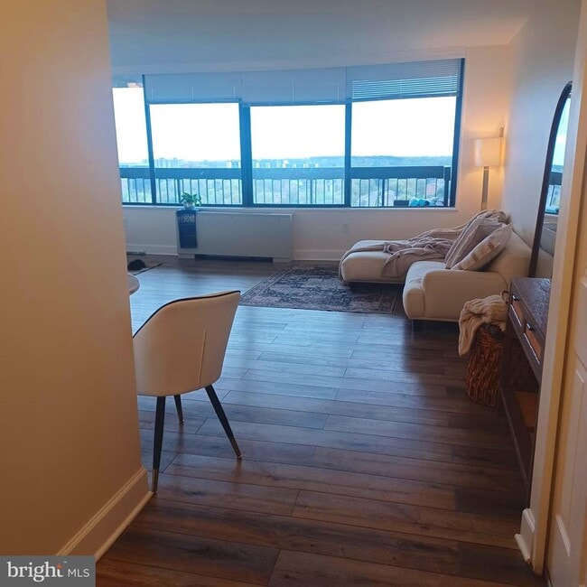 Building Photo - 3705 S George Mason Dr