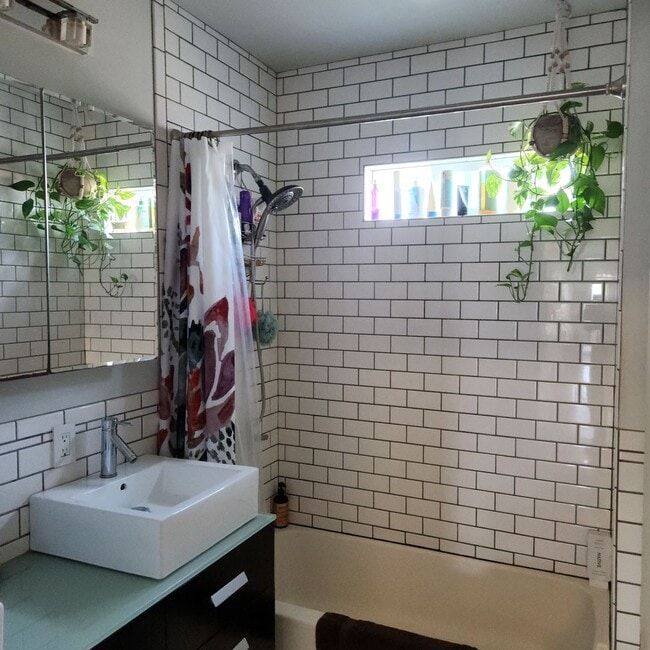 Building Photo - Northpark 3bed 1 bath house, Upgraded in  ...