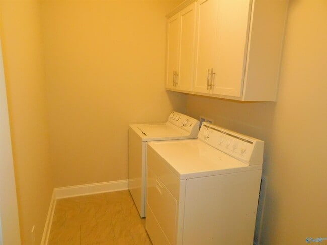 Building Photo - 2111 Milk Run Trl SW