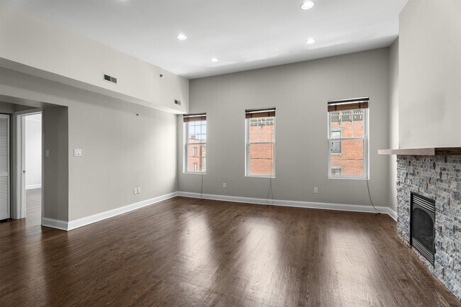 Building Photo - 95 Webster Ave