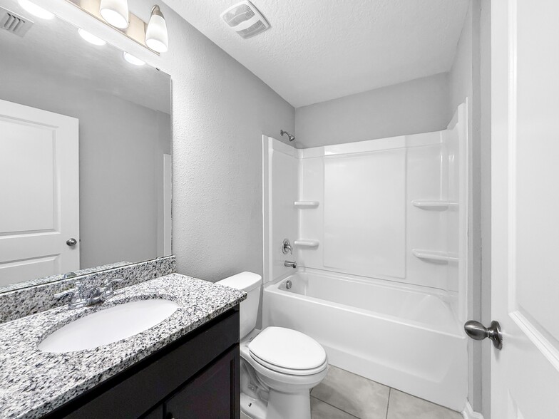 Building Photo - 7355 New Mdws Ct