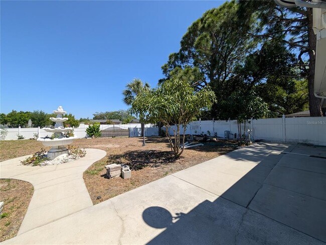 Building Photo - 6947 Bottle Brush Dr