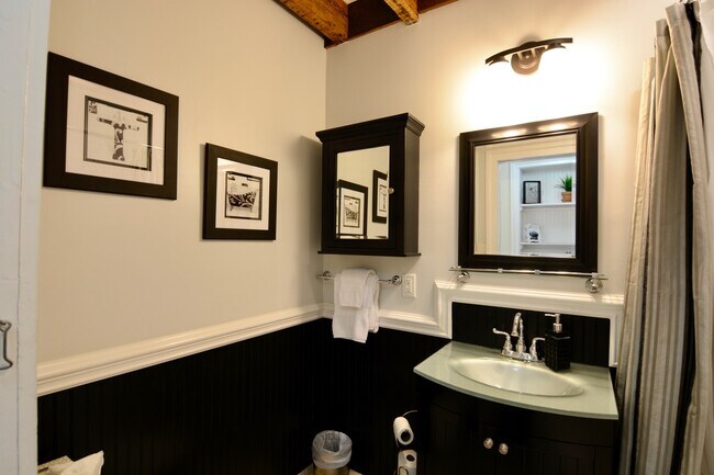 Building Photo - 80 Society St