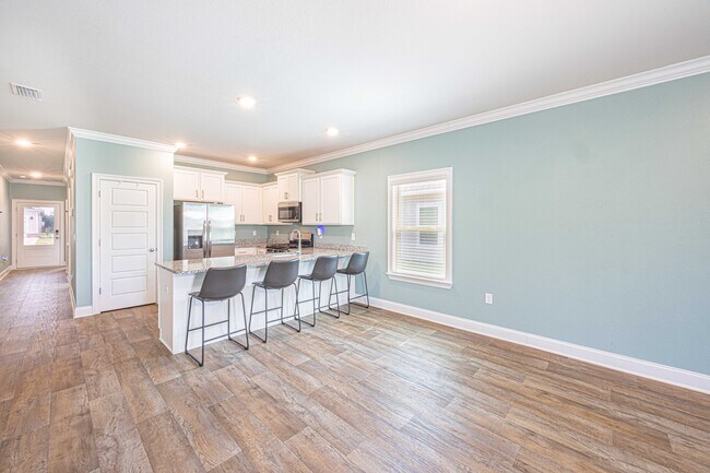 Building Photo - 32667 Revere Dr