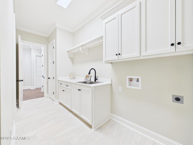 Building Photo - 104 Carriage Lakes Dr