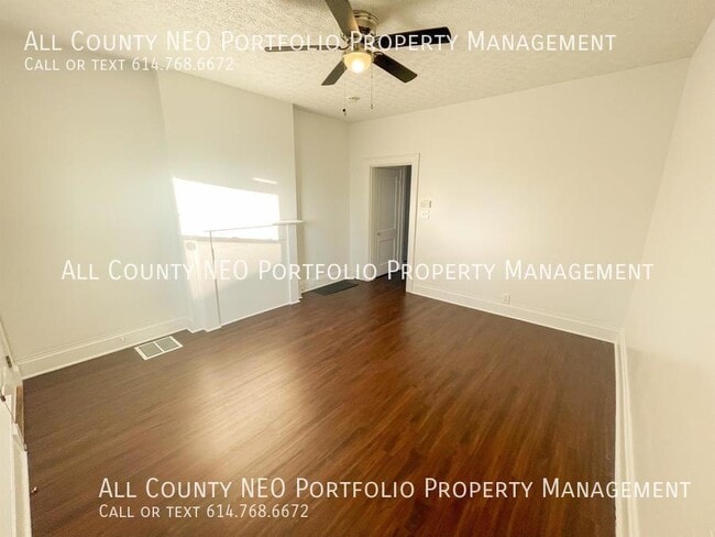 Building Photo - 2 Bed, 1 Bath Townhouse