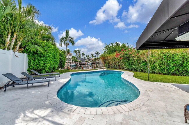 Building Photo - 4450 NE 23rd Ave