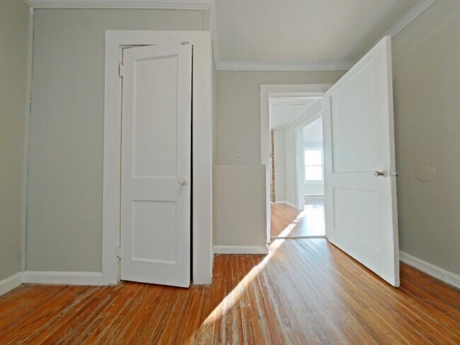 Building Photo - 197 Spring Garden Cir