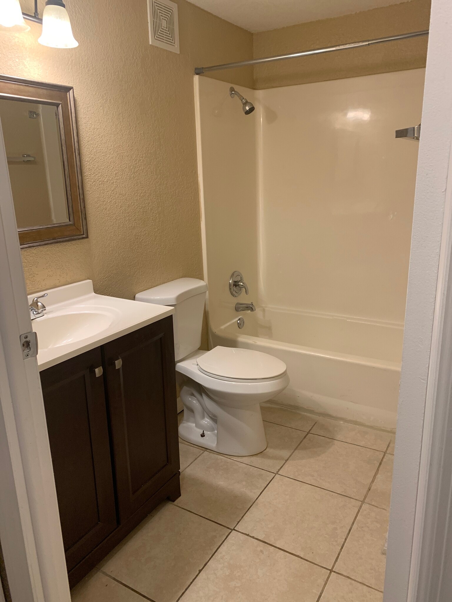 Building Photo - 520 7th Pl