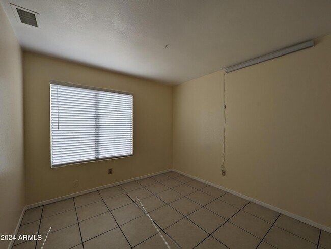 Building Photo - 11941 N 69th Ave