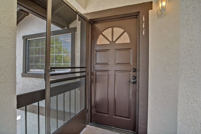 Building Photo - 5532 Las Virgenes Rd