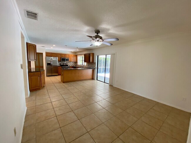 Building Photo - 3015 Crested Cir