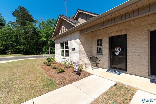Building Photo - 400 Ronnie Drive SE