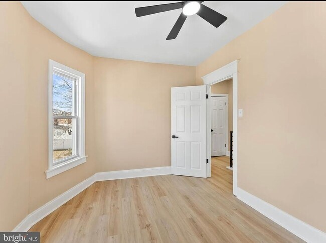 Building Photo - Charming 3BR House in Trenton