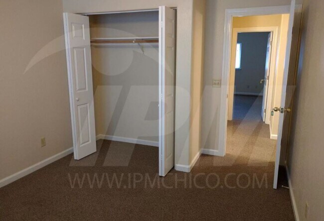 Building Photo - 143 W 3rd Ave