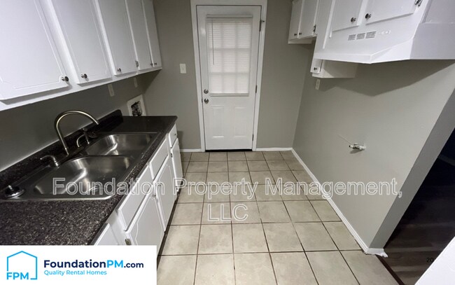 Building Photo - 1129 Catalina Rd