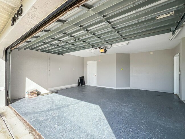 Building Photo - Pool Home with Beautiful Lake Views!