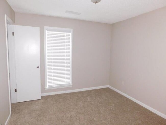 Building Photo - 3367 Kenie Ave