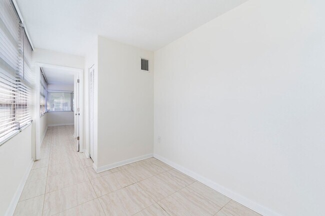 Building Photo - 2 Bedroom / 2 Bath Condo