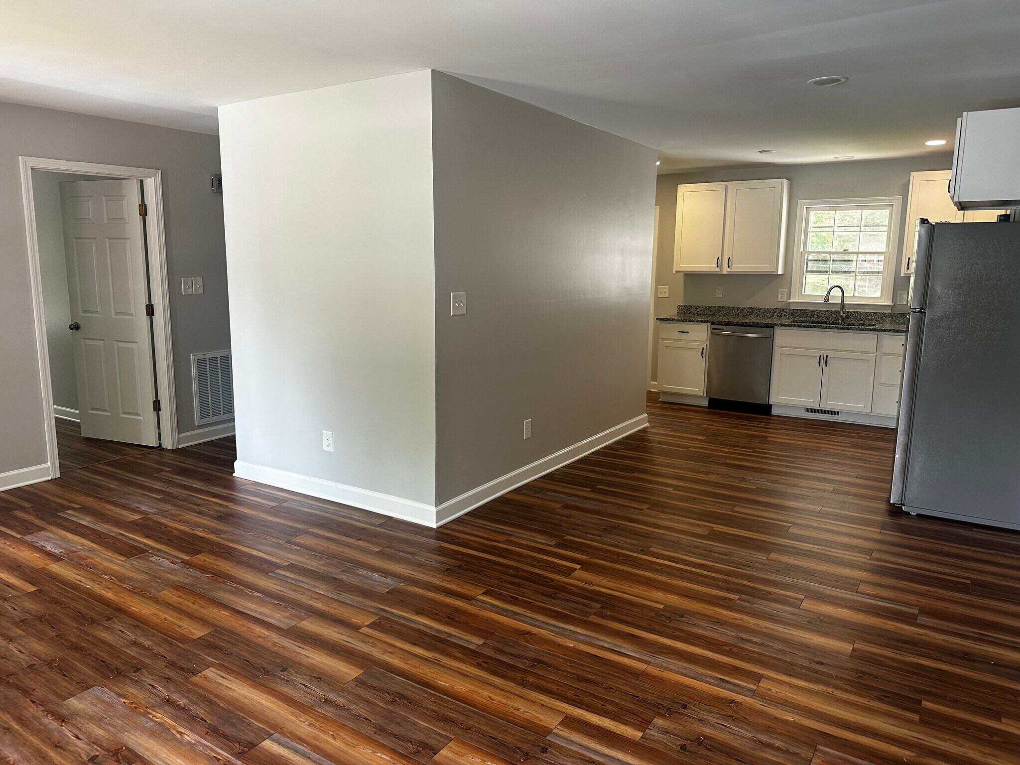 Building Photo - 806 Peeler St
