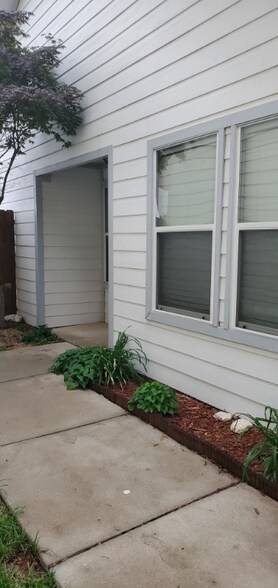 Building Photo - 1437 Pine Ln