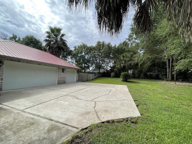 Building Photo - 205 Wedgewood Ln