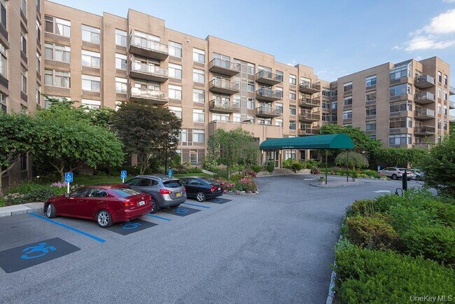 Building Photo - 35 N Chatsworth Ave