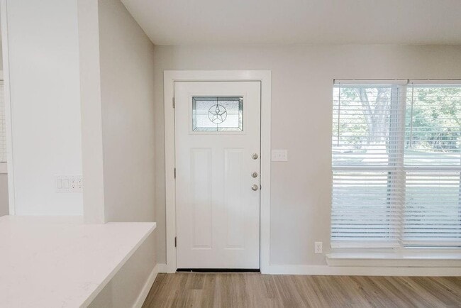 Building Photo - 501 Oakley Ct