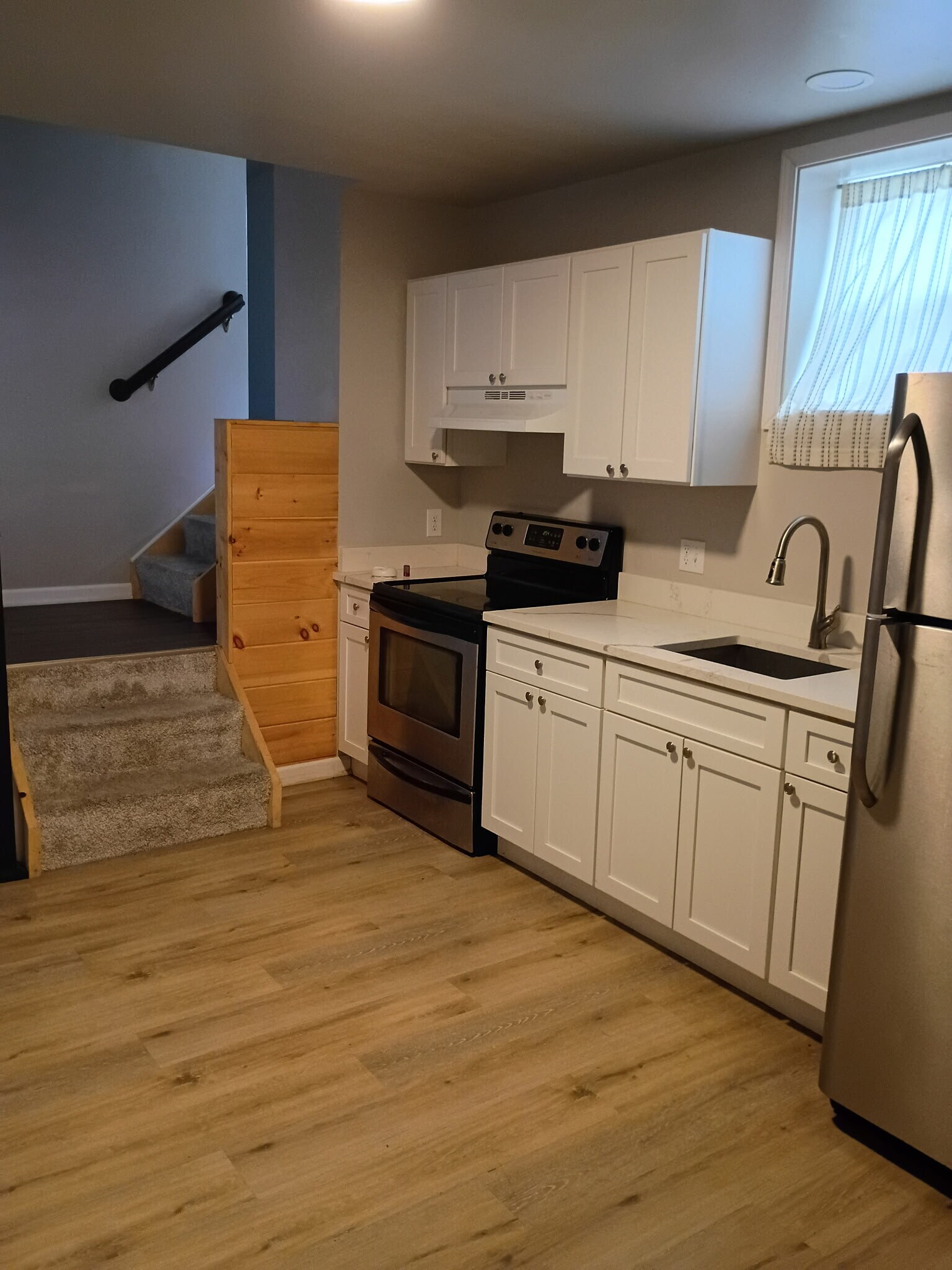 Building Photo - 450 W Chestnut St