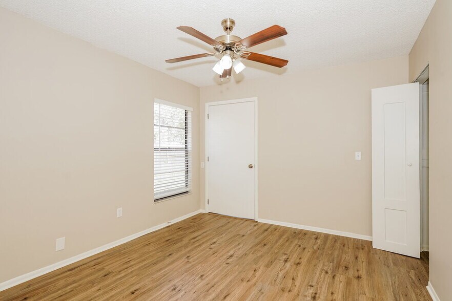 Building Photo - 1439 Lodge Terrace