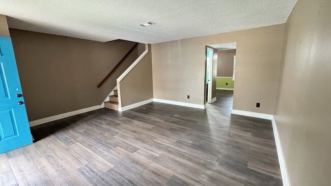 Building Photo - 114 Westchase Dr