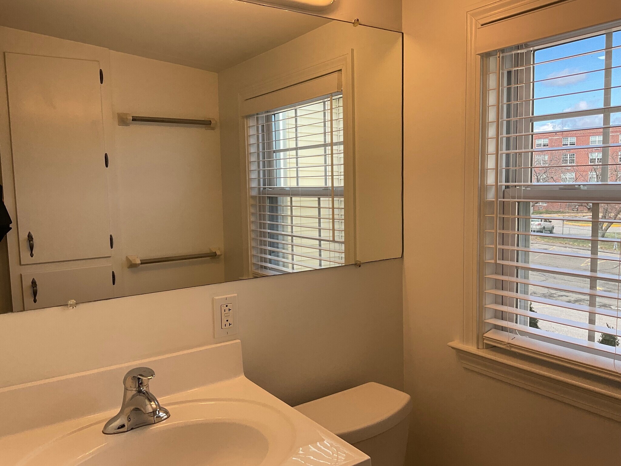 Building Photo - 61 S Main St