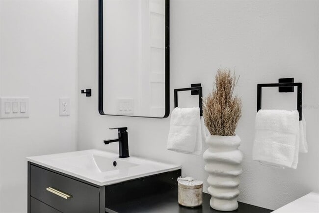 Building Photo - 7016 S Mascotte St