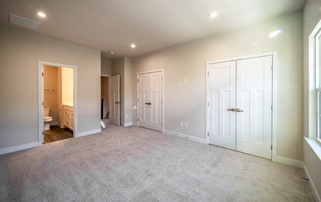 Building Photo - 14062 Sunrise Valley Dr